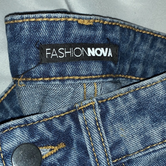 Fashion Nova Janel Boyfriend Jeans - Picture 3 of 3